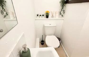 20% Monthly stays - 3 bedrooms @ Homevy Leeds - Foto 7