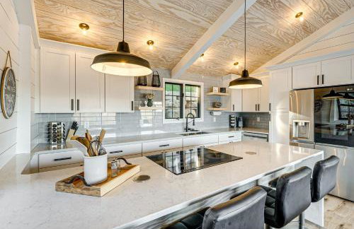 Canoes and Dock Waterfront Retreat on Lake Beulah! - Foto 3