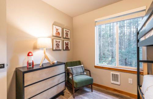 Lux Chalet with Air Hockey, Hot Tub, & Fire Place - Foto 26