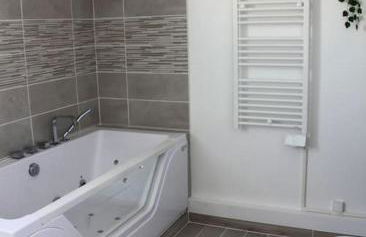 Apptartement neuf - Situation idéale - Balnéo - Parking - Foto 6