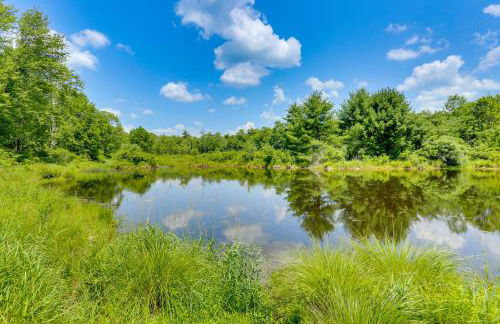 Secluded Poconos Cabin 75 Acres and Fire Pit! - Foto 2