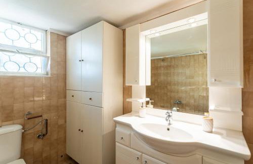 Avia's Seaside Hideaway with Lush Garden - Foto 33