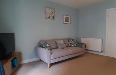 Entire house with gated parking - Photo 11