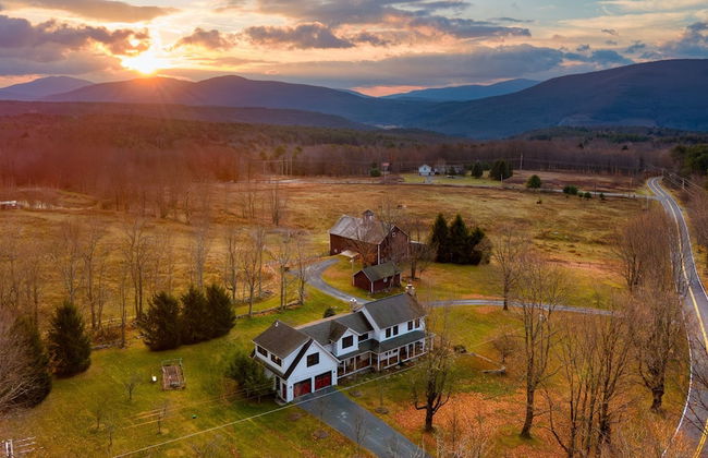 West Settlement Ranch by Avantstay Hudson Valley Escape Firepit Patio Yard - Foto 1