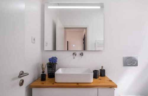 Lotus House - Heated Pool & Jacuzzi near the Beach - Photo 38