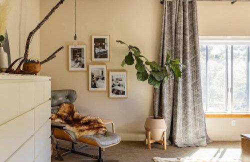 Mid Century Modern Family Home On 25 Acres! - Foto 27