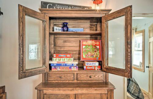 Family Home - Walk to Town and Balsam Lake! - Foto 7