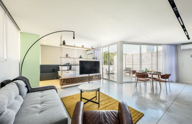 Vibrant and Modern Apartment in Tel Aviv - Photo 5