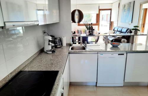 Privatunterkunft mit großer Poolanlage, Meerblick - Foto 8