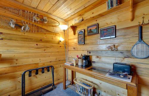 Lakefront Bliss! Ultimate Soldotna Retreat with Deck - Foto 8