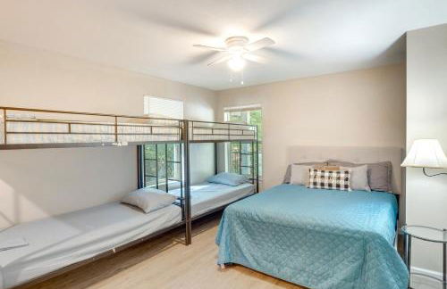 Hemphill Vacation Rental with Pool, Walk to Lake! - Foto 11