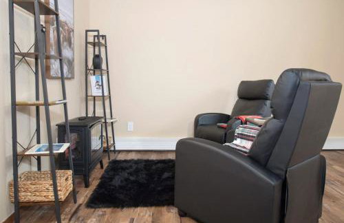 Fly Away Home with Aurora Views - Foto 28