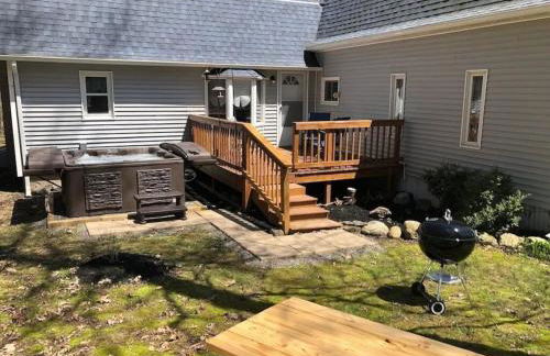 Morning Dove - Hidden Brookside Cottage in the Woods - Hot Tub - Fire Pit - Pet-Friendly - Seneca & Keuka Wine Trails - Foto 21