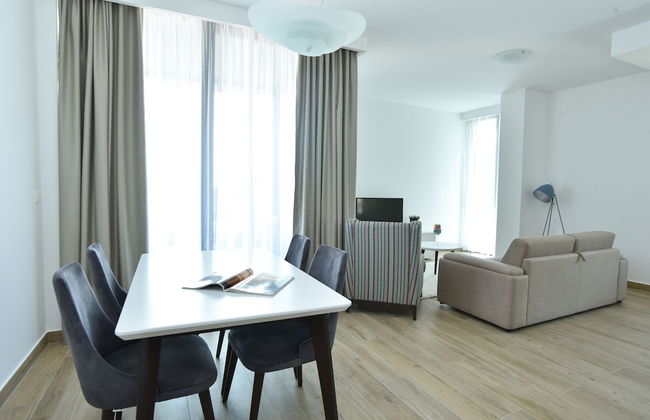 ROYAL GARDENS Apartments - Photo 51