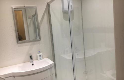 3 Bed Central Apartment - Pet Friendly & Parking - Foto 25