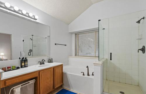 The Blue Door Oasis 4BR 2 BATH with 6 Beds Frisco with Arcade, Games, Office - Foto 3
