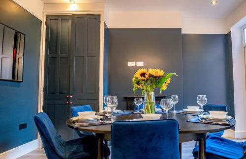 Exquisite Renovation in Central Location with Garden and Parking - Photo 16