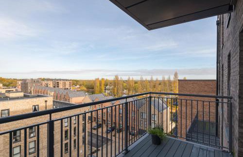 Modern Canal-Side Apartment in Milton Keynes - Photo 25