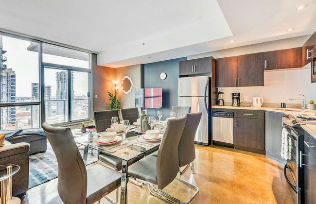 Downtown Condo w Incredible Views and BBQ - Photo 3