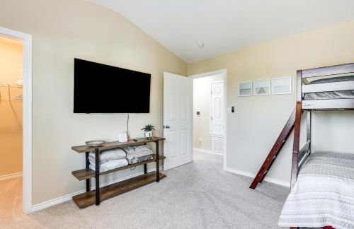 Pool and Lake Access Lovely Monkey Island Getaway - Foto 22