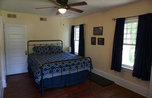 Renovated 1928 bungalow on a former asylum campus - Foto 13