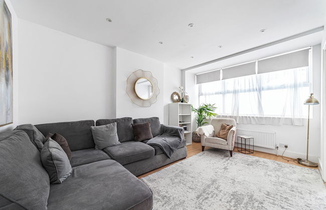 Spacious & Chic 3bed House in London - Photo 38