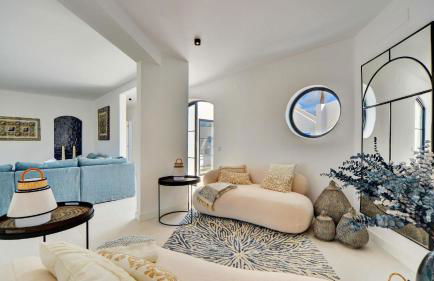 Charming Villa with Pool & Scenic Garden - Foto 10