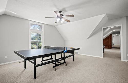 Hobbs Mill Ski Lodge Theater Games Dogs OK - Photo 20