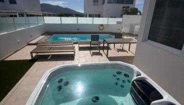 LUXURY RUBICON Jacuzzi y Piscina - Foto 2, sunbed