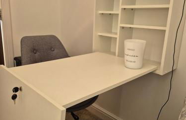 Modern, chic 3-storey town house - Photo 22