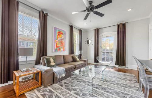 Retro 1BR in Elizabeth with Porch & Eclectic Design - Foto 17