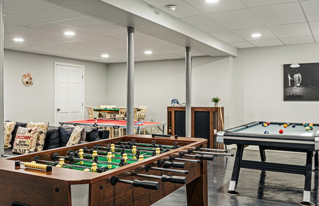 Laker s Pointe by Avantstay Lakefront Private Peninsula Hot Tub Game Room - Photo 20