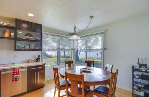 Lakefront Walker Home with Boat Dock and Lift! - Foto 9