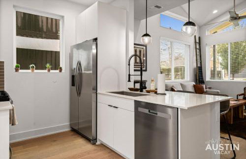 Pet Ok East ATX 2BR 2.5BA Pool, Game Room and Yard Nr Moody Ctr by Austin Vacay - Foto 47