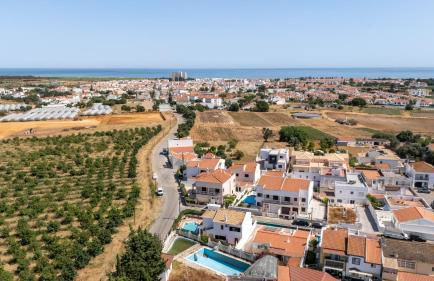 Stylish 3 BDR Retreat with Pool by LovelyStay - Foto 42