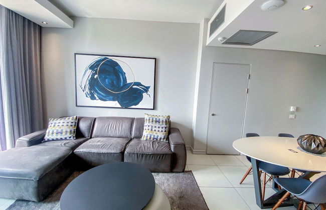 Sandtoncity-apartment-sleeps2-pool-parking - Photo 7