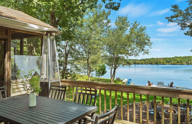 Lake Daze by Avantstay Lakefront w/ Modern Interior, Enclosed Porch & Hot Tub - Foto 44