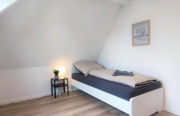 Moderne Monteurwohnung für 6 Personen bei Villingen-Schwenningen, TV, Einzelbetten, WLAN, Bettwäsche, Handtücher inklusive - TR01 - Foto 1