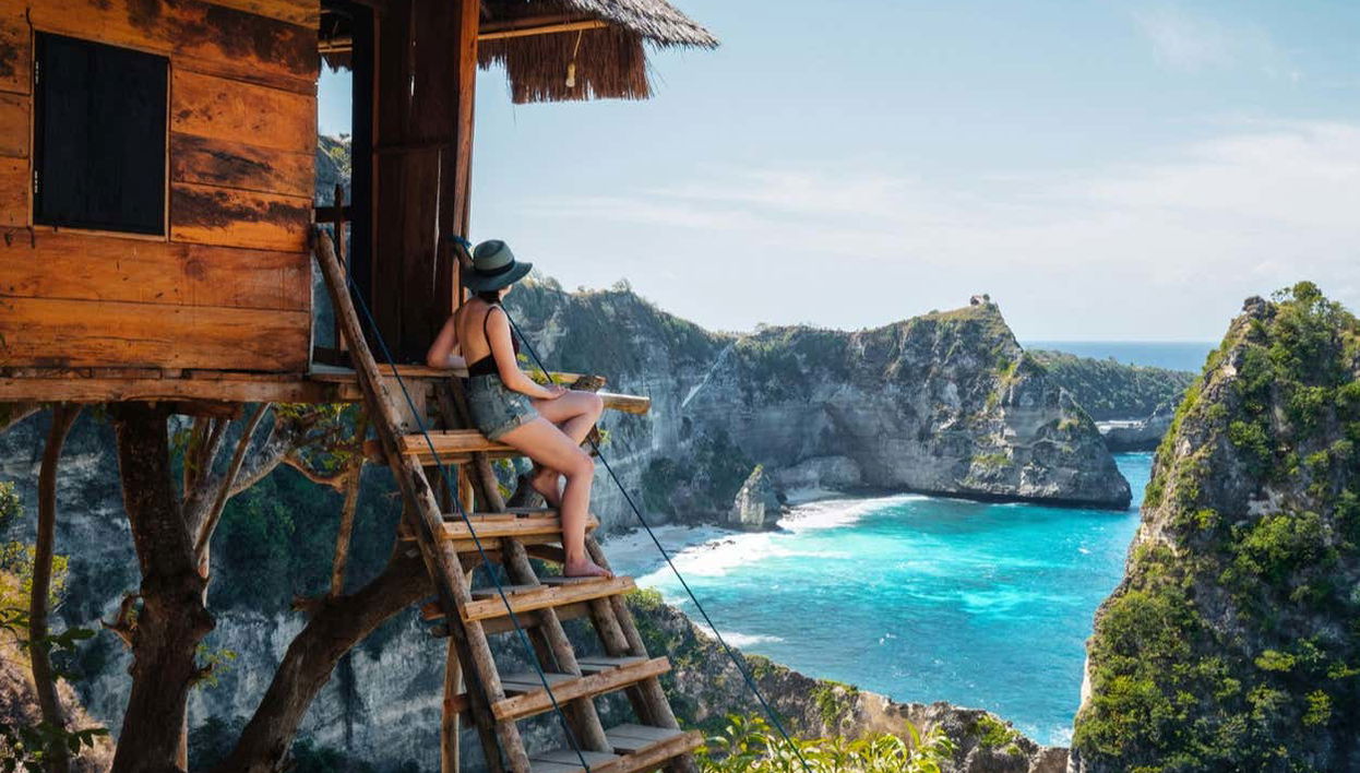 Contemplez la côte de Nusa Penida depuis la Tree House