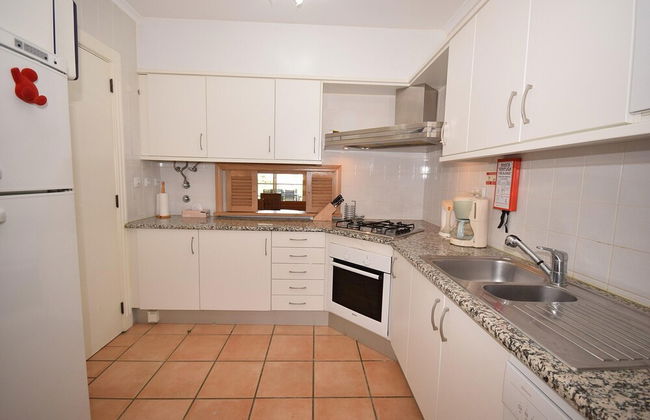 Sunny Balcony Apartment and Pool - Foto 9