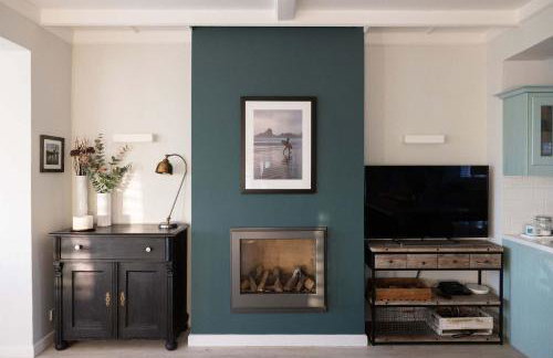 Luxury Beachfront Retreat for 14 with Hot Tub - Photo 11