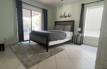 Spacious 3 Bedroom with Beautiful Backyard - Foto 7