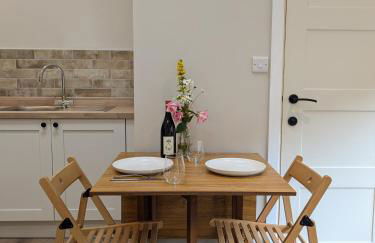 Light, modern detached studio in Eyam - Photo 4