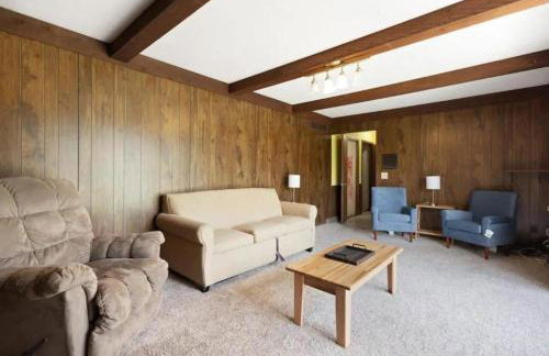 Near Shopping & Dining- The South Bend Bungalow - Foto 13