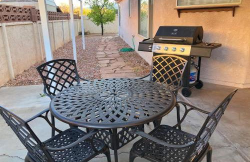 Near Zion Remodeled 4BR Sleeps 10 Patio - Foto 30