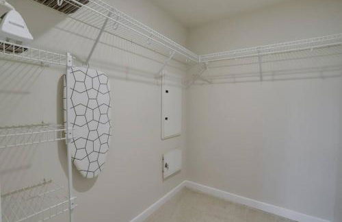 Upscale Comfort Next to Metro and Dining - Foto 33