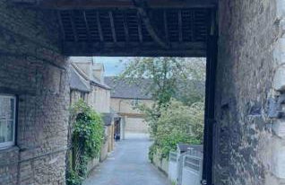 Cottage c1790, Superb central Witney, free parking - Photo 13