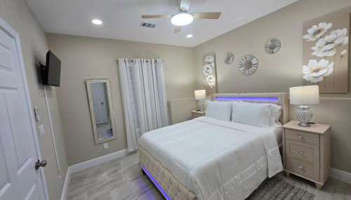 This luxury basement is the perfect getaway - Foto 3