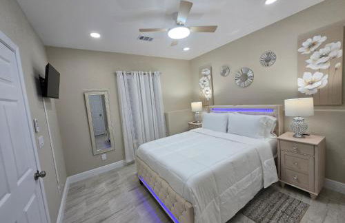 This luxury basement is the perfect getaway - Foto 3