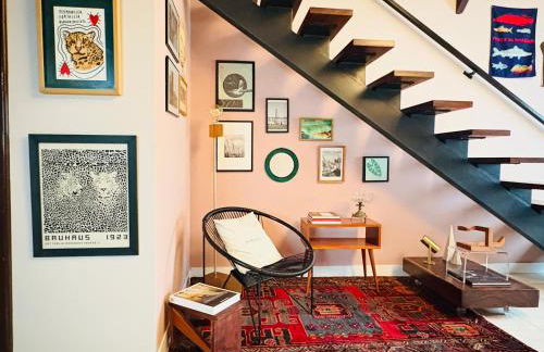 Descubra a Casa Felicidade em Belém! Climatizada, com sala ampla, 2 quartos, mezanino e Wi-Fi veloz. Localização central perto de atrações e gastronomia. Viva a Amazônia com conforto exclusivo. Reserve já sua experiência inesquecível! - Photo 6